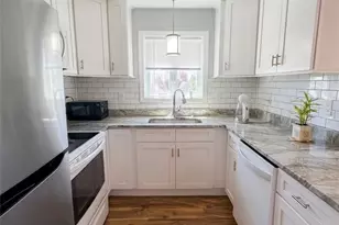 728 Beverage Hill Ave, Pawtucket, RI 02861 - Photo 7