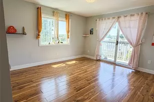728 Beverage Hill Ave, Pawtucket, RI 02861 - Photo 9
