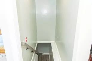 16 Victoria Ave, Cranston, RI 02920 - Photo 9