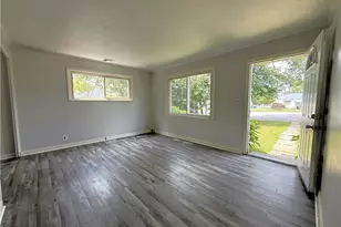 15 Buck Rd, Middletown, RI 02842 - Photo 1