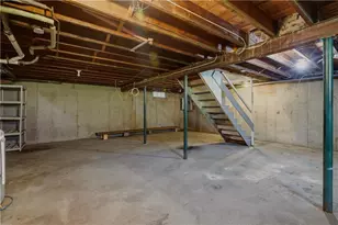 26 W Lawn Ave, Pawtucket, RI 02860 - Photo 23