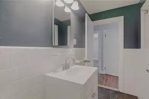 26 W Lawn Ave, Pawtucket, RI 02860 - Photo 17