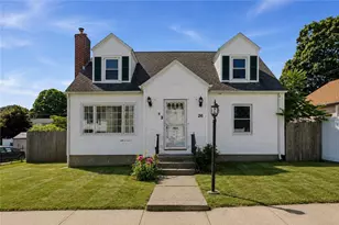26 W Lawn Ave, Pawtucket, RI 02860 - Photo 1
