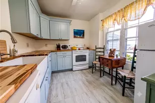 565 Quaker Ln, West Warwick, RI 02893 - Photo 7
