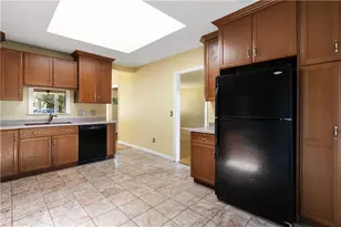 278 Green End Ave, Middletown, RI 02842 - Photo 9