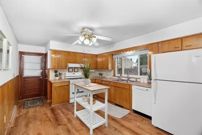 27 Gorizia Street, Pawtucket, RI 02860 - Photo 9