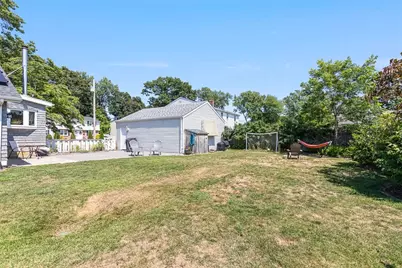10 Wannisett Avenue, East Providence, RI 02915 - Photo 25