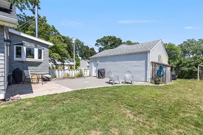 10 Wannisett Avenue, East Providence, RI 02915 - Photo 15