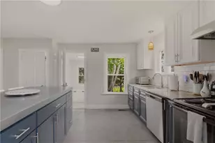 226 Turnpike Ave, Portsmouth, RI 02871 - Photo 5