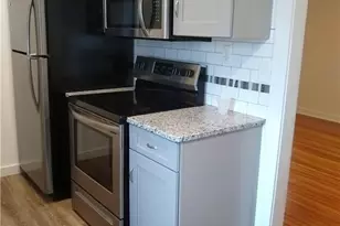27 Mt Vernon St, Newport, RI 02840 - Photo 5