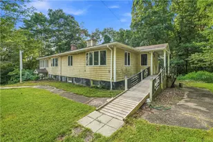20 Colonial Village Rd, Hopkinton, RI 02804 - Photo 3