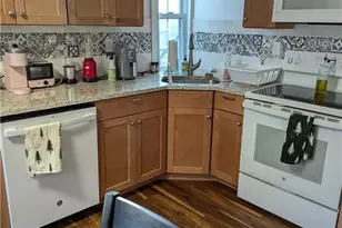 37 Ann St, Newport, RI 02840 - Photo 3