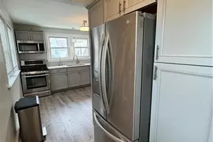 101 Rutherglen Ave, Providence, RI 02907 - Photo 5