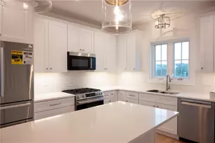 25 Bunker Hill Crossing, Portsmouth, RI 02871 - Photo 3