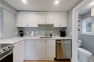 382 Spring St, Newport, RI 02840 - Photo 3