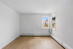 216 Toledo Ave, Pawtucket, RI 02860 - Photo 15