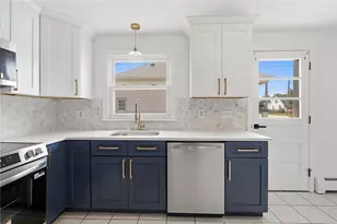 216 Toledo Ave, Pawtucket, RI 02860 - Photo 9