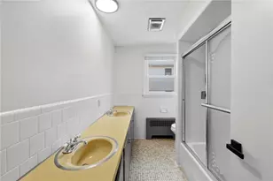 216 Toledo Ave, Pawtucket, RI 02860 - Photo 13