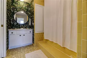 47 Wyndham Ave, Providence, RI 02908 - Photo 13