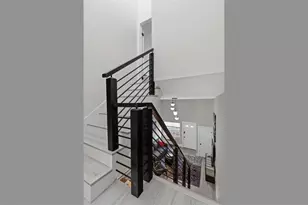 26 West Narragansett Ave, Newport, RI 02840 - Photo 3