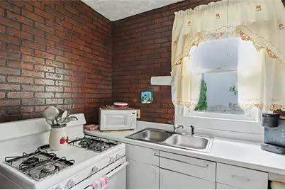 304 Indiana Avenue, Providence, RI 02905 - Photo 21
