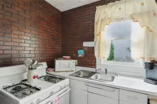 304 Indiana Ave, Providence, RI 02905 - Photo 21