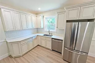 212 Roosevelt St, Providence, RI 02909 - Photo 5