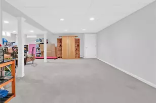 63 Derbyshire Dr, Cranston, RI 02921 - Photo 31