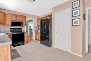63 Derbyshire Dr, Cranston, RI 02921 - Photo 11