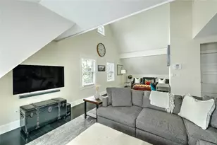 26 S Angell St, Providence, RI 02906 - Photo 11