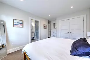 26 S Angell St, Providence, RI 02906 - Photo 29