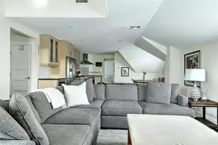 26 S Angell St, Providence, RI 02906 - Photo 7