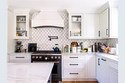 262 Peckham Avenue, Middletown, RI 02842 - Photo 5