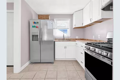 63 W Cole Street, Pawtucket, RI 02860 - Photo 9