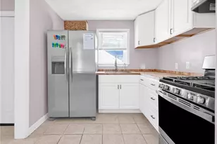 63 W Cole St, Pawtucket, RI 02860 - Photo 9