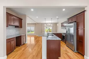 102 Hunting Hill Dr, Cumberland, RI 02864 - Photo 5