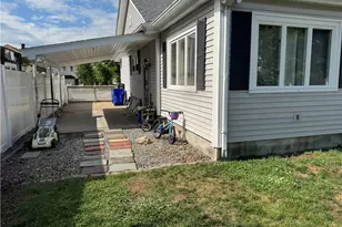 31 Bristol Ave, Pawtucket, RI 02861 - Photo 7