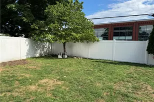 31 Bristol Ave, Pawtucket, RI 02861 - Photo 9