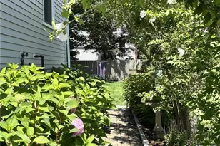 36 Grafton St, Newport, RI 02840 - Photo 3