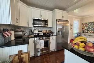 36 Grafton St, Newport, RI 02840 - Photo 13