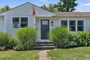 19 Sherwood Rd, Middletown, RI 02842 - Photo 1