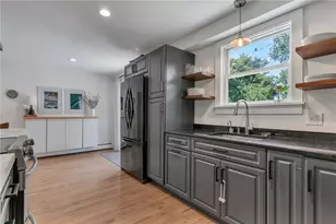 19 Sherwood Rd, Middletown, RI 02842 - Photo 11