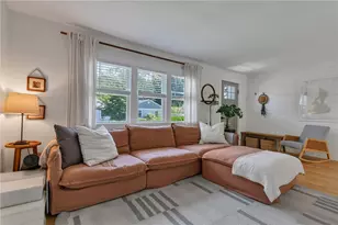 19 Sherwood Rd, Middletown, RI 02842 - Photo 5