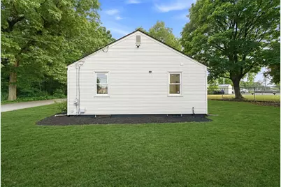 28 Plain Street, East Providence, RI 02916 - Photo 33