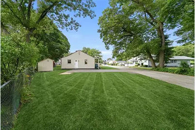 28 Plain Street, East Providence, RI 02916 - Photo 5