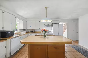 6 Lakewood Dr, Narragansett, RI 02882 - Photo 9