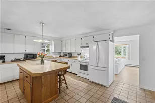 6 Lakewood Dr, Narragansett, RI 02882 - Photo 5