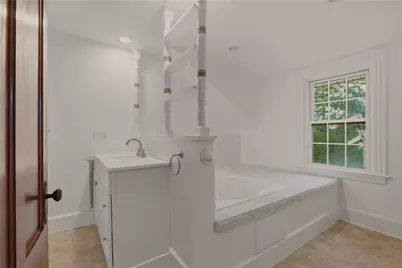 82 Van Zandt Avenue, Newport, RI 02840 - Photo 29