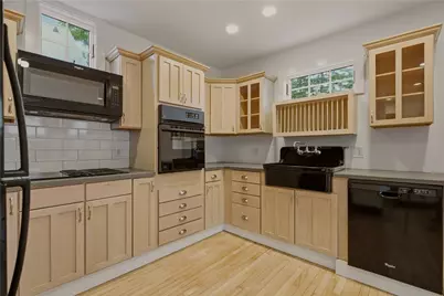 82 Van Zandt Avenue, Newport, RI 02840 - Photo 13
