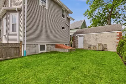 82 Van Zandt Avenue, Newport, RI 02840 - Photo 37